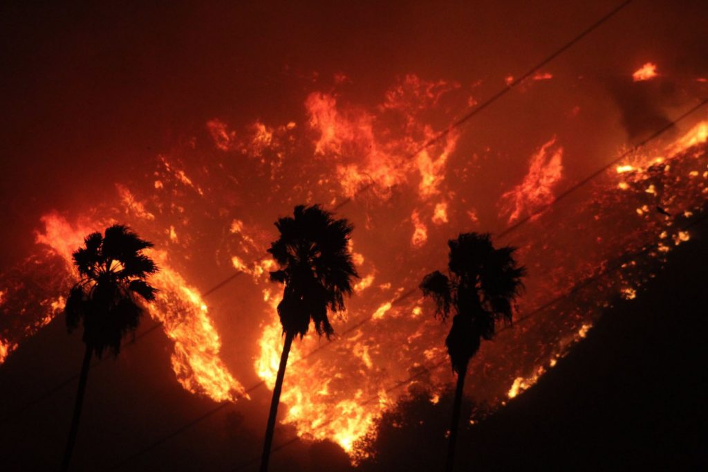 06/12/2017- Califórnia- 27 mil americanos ficam fora das suas casas por causa de grande incêndio na cidade de Ventura na Califórnia Foto: Ventura County Fire Department
