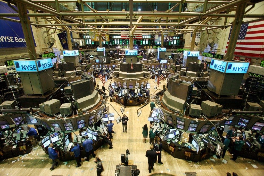 USA - EUA/CRISE/BOLSA - ECONOMIA - Movimento na Bolsa de Nova York na tarde desta segunda-feira. O coração do sistema financeiro norte-americano foi sacudido no domingo: o Lehman Brothers pediu concordata e o Merrill Lynch fechou acordo para ser vendido ao Bank of America (BofA). 15/09/2008 - Foto: DAVID KARP/ASSOCIATED PRESS/AE