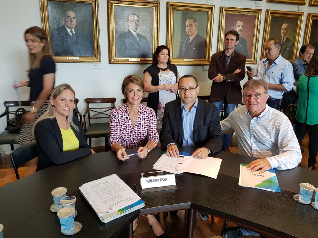 assinatura termo de compromisso cursos familia pr