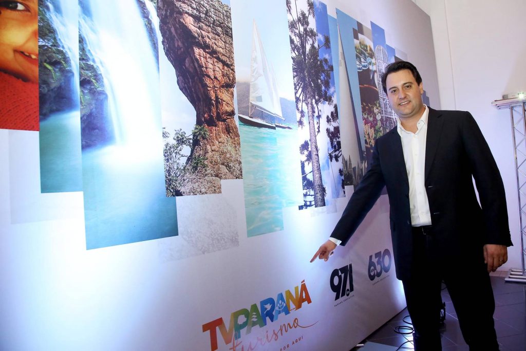 O governador Calos Massa Ratinho JR visitou a nova TV Paraná Turismo que entrou no ar nesta terça-feira (14), com a estreia do programa AgroTur, a emissora deixa de retransmitir apenas a TV Cultura de São Paulo e adota uma nova grade de programação, com destaque para a promoção das belezas do Estado. Curitiba,13/05/2019 Foto:Jaelson Lucas / ANPr