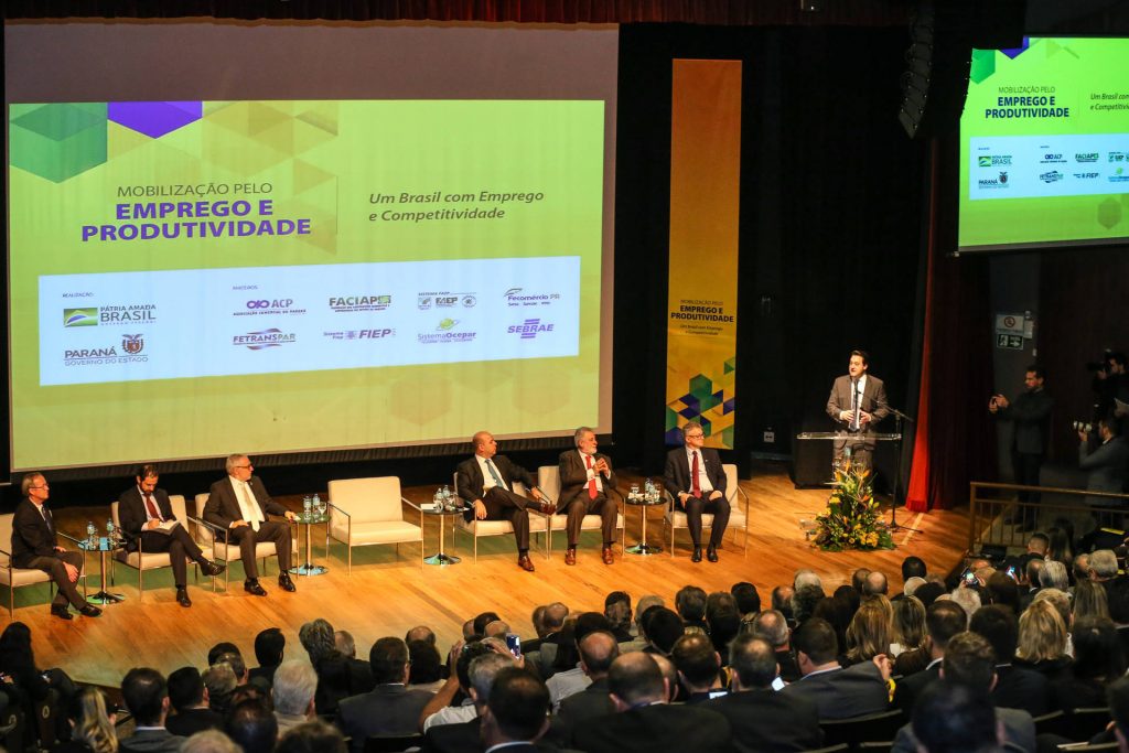 O governador Carlos Massa Ratinho Junior participa nesta quinta-feira (13) no Centro de Eventos FIEP em Curitiba, o programa Mobilização pelo Emprego e Produtividade para Todos, iniciativa do Ministério da Economia, por meio da Secretaria Especial de Produtividade, Emprego e Competitividade (Sepec), realizado em parceria com os governos estaduais e o Sebrae. Curitiba, 13/06/2019 -Foto: Geraldo Bubniak/ANPr