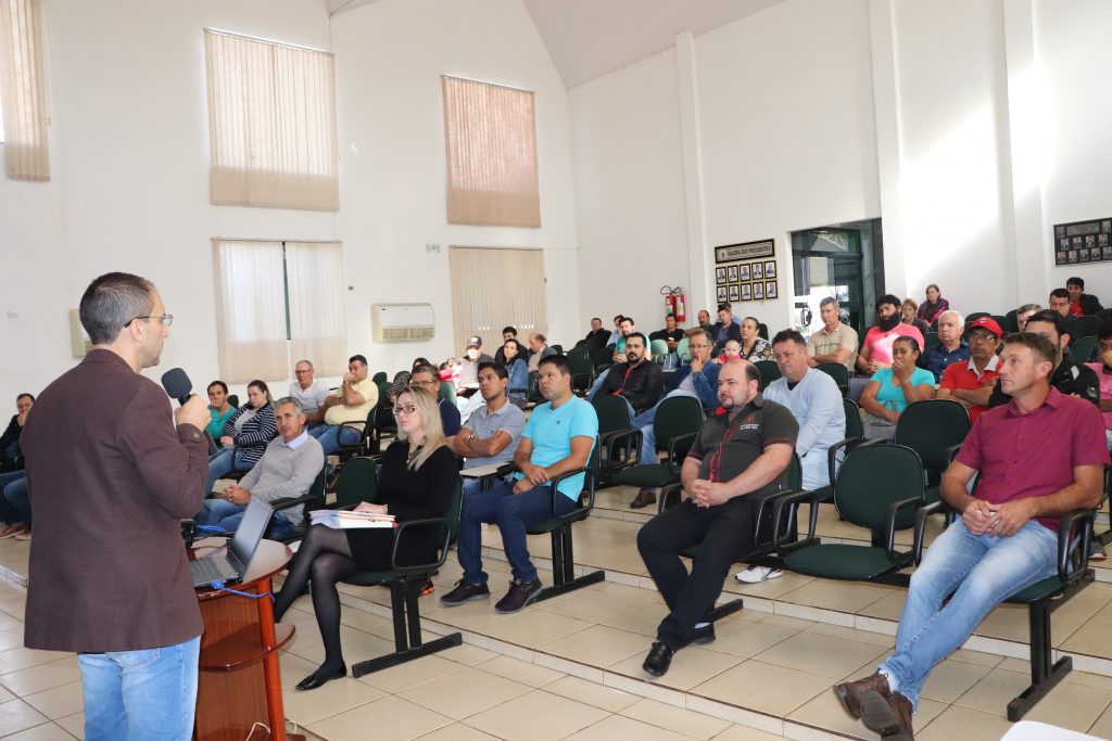 A audiência ocorreu na Câmara de Vereadores (Foto: Ascom/Prefeitura de Candói)