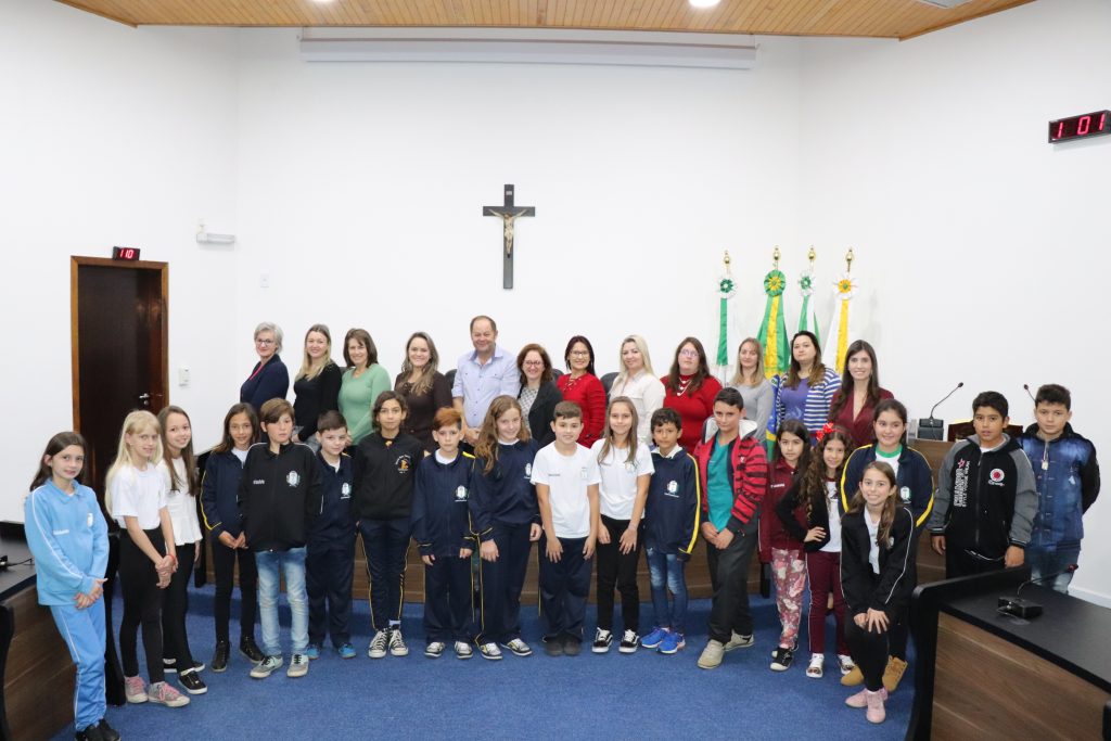 A reunião foi para preparar os pequenos vereadores para a cerimônia de posse (Foto: Ascom/Câmara de Irati)
