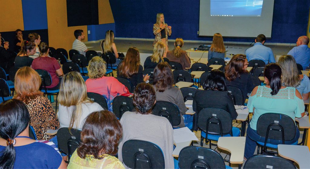 Diversos tem foram debatidos durante a capacitação dos conselheiros tutelas de LS (Foto: Ascom/Prefeitura de Irati)