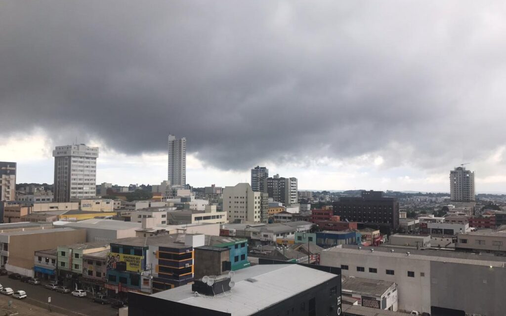 A chuva deve ser constante nesta sexta (15) (Foto: Larissa Ortiz/RSN)