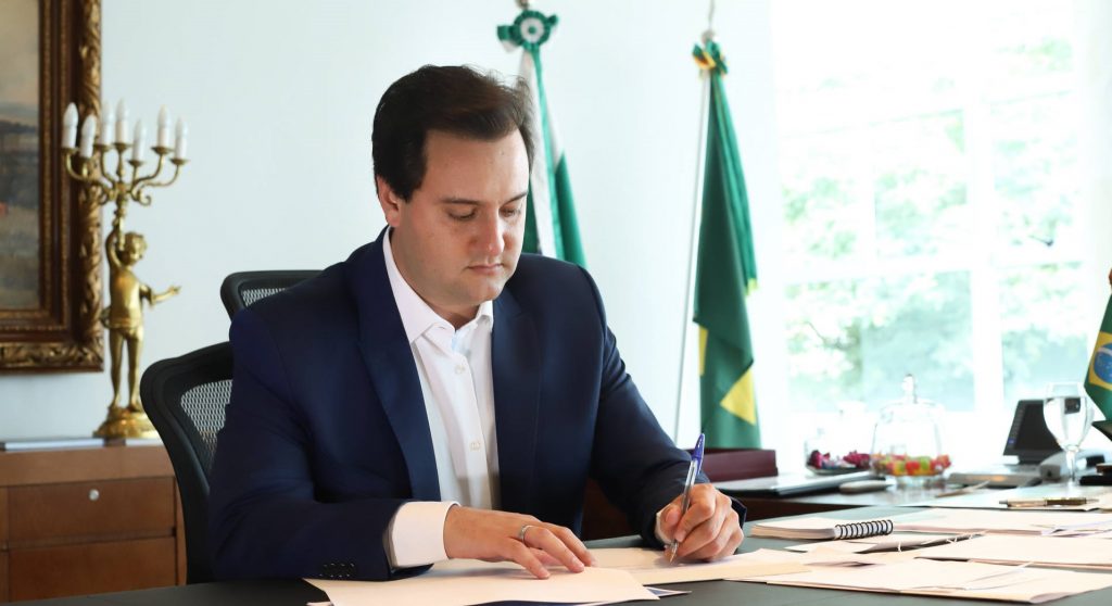 Governador Ratinho Jr. diz que vai reduzir em 30% o próprio salário (Foto: José Fernando Ogura/ANPr)