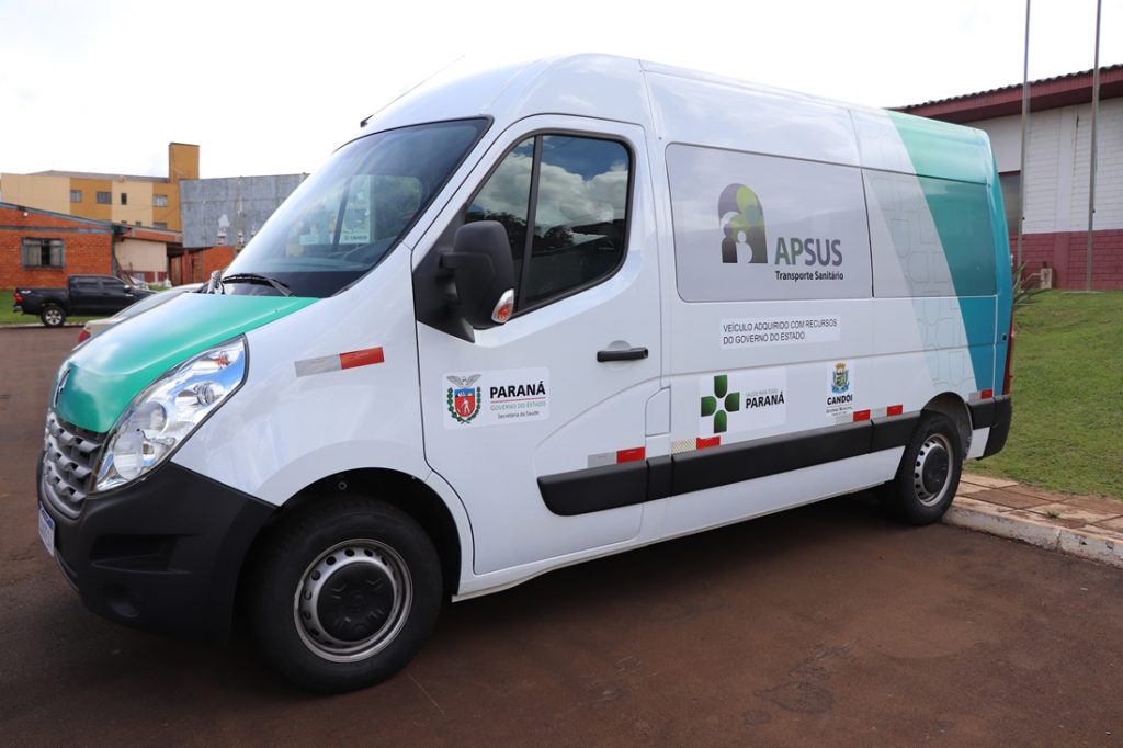 Saúde entrega van para transportes de pacientes em Candói (Foto: Ascom/Prefeitura de Candói)