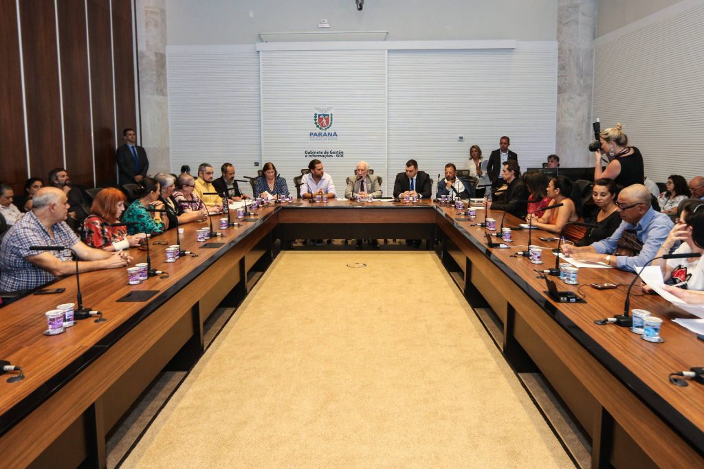 O vice governador Darci Piana recebe nesta quarta-feira (11), representantes da classe artistica e cultura do Estado, no Palácio Iguaçu. Curitiba, 11/03/2020 - Foto: Geraldo Bubniak/AEN