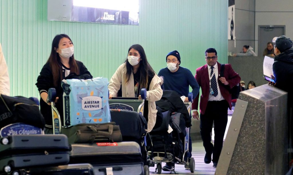 Foram notificados nesta terça-feira 32 novos casos, todos importados (Foto: Ringo Chiu)