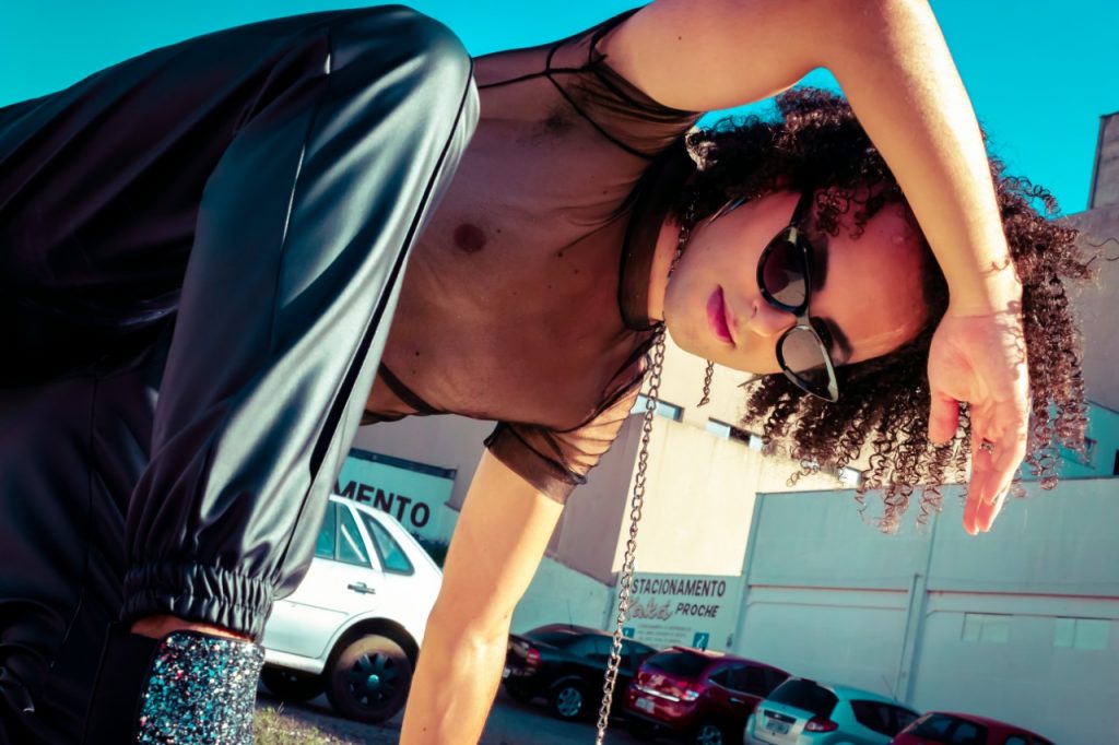 O jovem é músico, ator e compositor. Seu trabalho pode ser encontrado em suas redes sociais (Foto: Divulgação)
