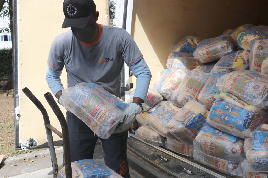 A entrega dos alimentos será em mais de 2,1 mil escolas estaduais (Foto: AENPr)