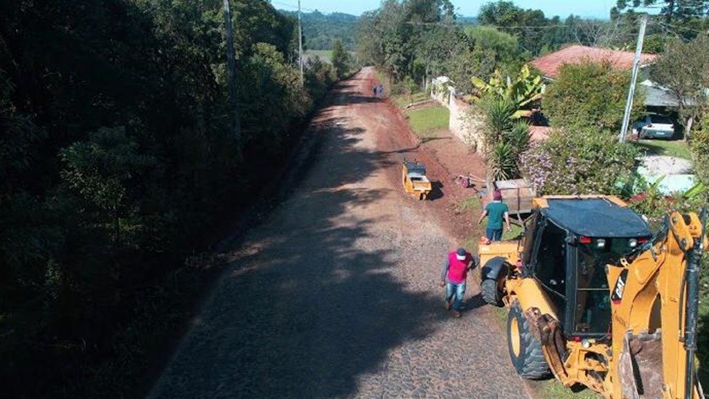 Prudentópolis recebe obras e equipamentos de Ademar Traiano (Foto: Ascom)