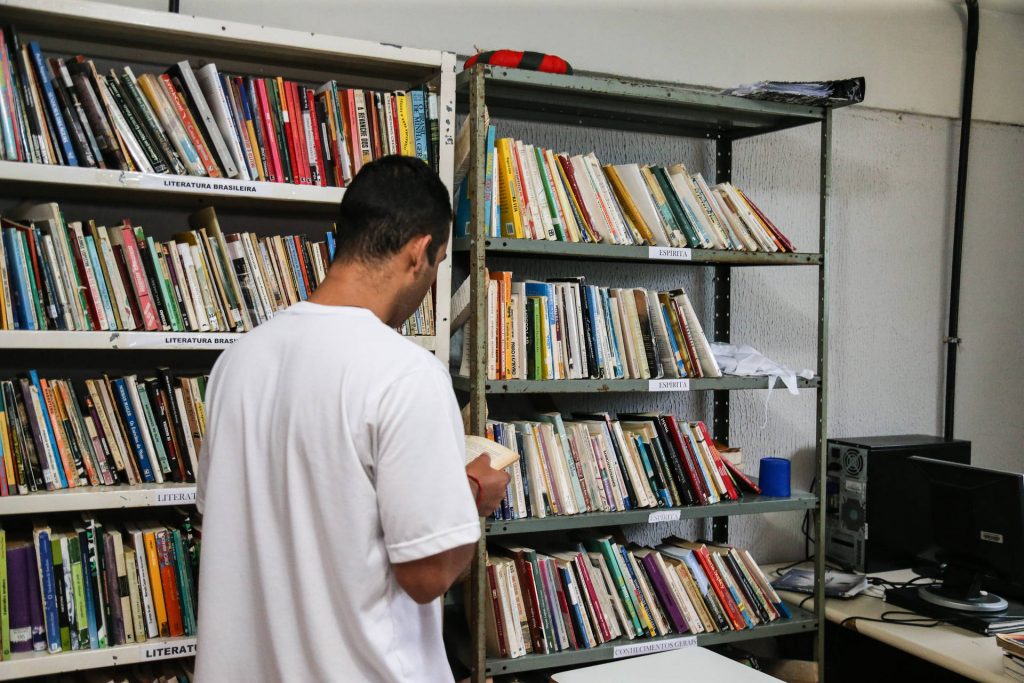 O Estado tem quase 9,5 mil presos matriculados em diversos níveis de escolaridade (Foto: AENPr)