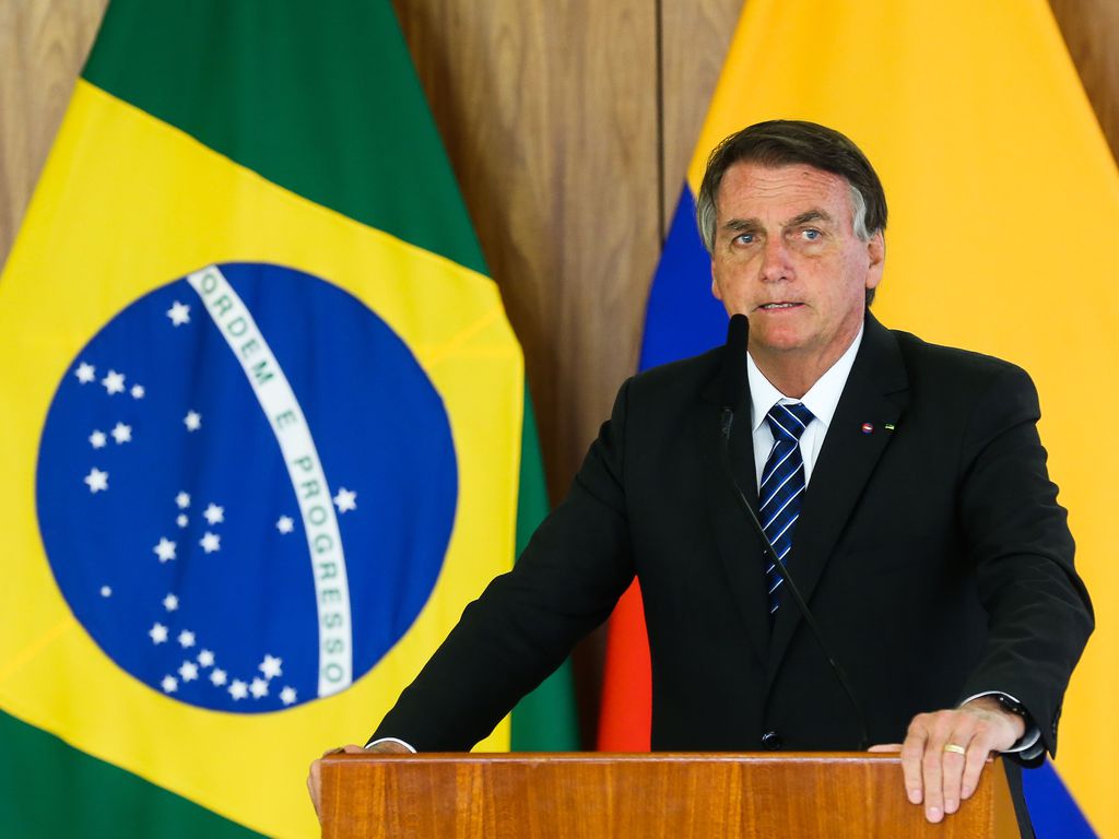 Auxílio Brasil vai pagar R$ 400 até dezembro de 2022, diz Bolsonaro