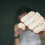 Homem é agredido dentro de farmácia no Centro de Guarapuava