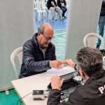 A organização pede que os interessados compareçam com antecedência