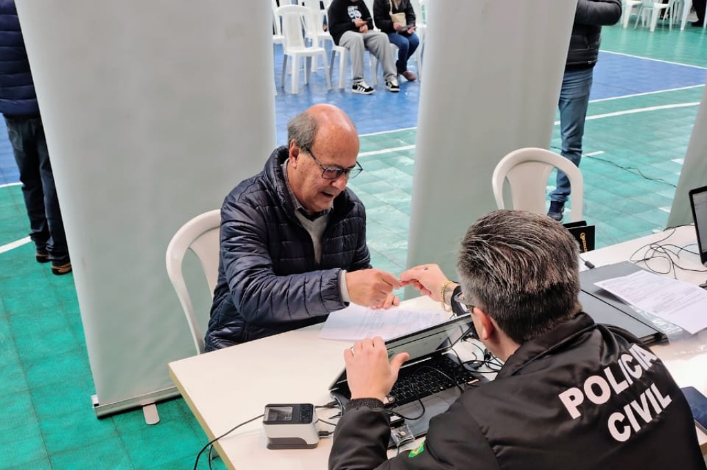 A organização pede que os interessados compareçam com antecedência